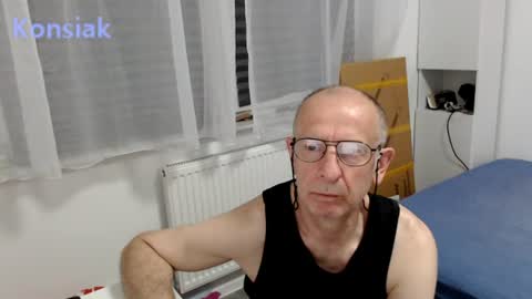 Snapshot of konsiak chatting on 06-11-26, 07:12 Komsiak online show from 06-11-26, 07:12