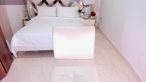 Koral Cuz online show from 10-20-25, 04:07