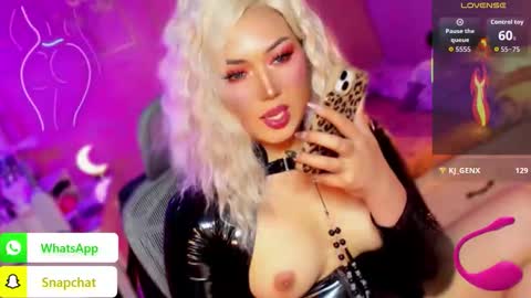 Snapshot of koreandollts chatting on 11-12-25, 01:50 MISS ALICIA online show from 11-12-25, 01:50