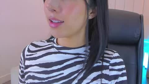 Snapshot of kosmic_21 chatting on 10-18-25, 12:39 K O S M I C online show from 10-18-25, 12:39