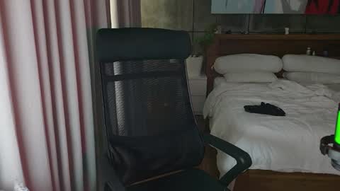 Danny online show from 11-29-25, 05:43