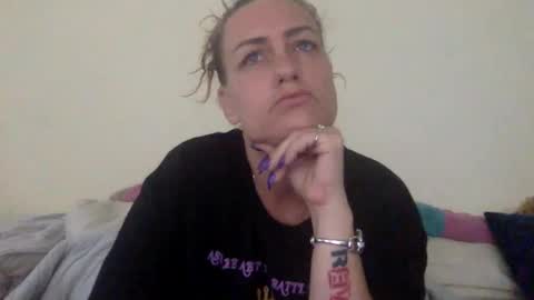 Snapshot of koyoteej chatting on 02-11-25, 06:22 koyoteej online show from 02-11-25, 06:22