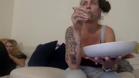 Snapshot of koyoteej chatting on 02-26-25, 07:38 koyoteej online show from 02-26-25, 07:38