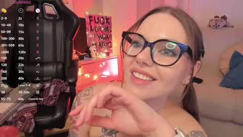 Snapshot of koza_dereza_ chatting on 02-18-25, 12:04 Jess online show from 02-18-25, 12:04