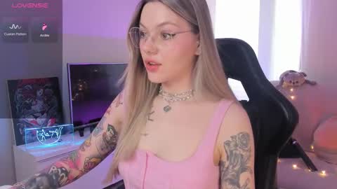 Snapshot of koza_dereza_ chatting on 09-11-25, 03:01 Jess online show from 09-11-25, 03:01
