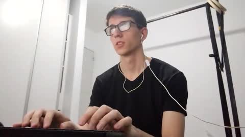 Facu online show from 02-05-26, 01:16