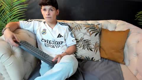 Kraven online show from 10-13-25, 03:17