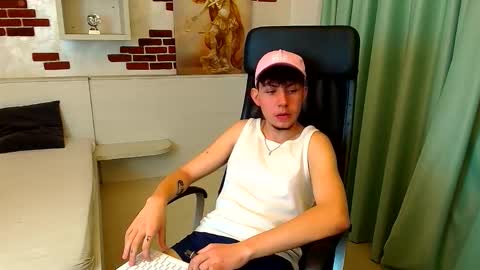 Snapshot of krewvaughn chatting on 10-15-25, 05:18 KrewVaughn online show from 10-15-25, 05:18