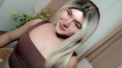 Snapshot of krezikeed chatting on 12-15-25, 07:12 krezikeed online show from 12-15-25, 07:12