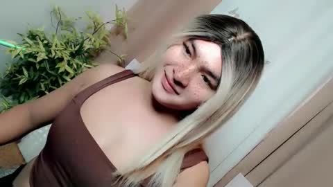 Snapshot of krezikeed chatting on 12-18-25, 08:20 krezikeed online show from 12-18-25, 08:20