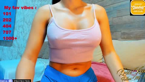 Snapshot of krisi_kiss chatting on 11-26-25, 04:13 KrisiFollow me Thumb UP online show from 11-26-25, 04:13