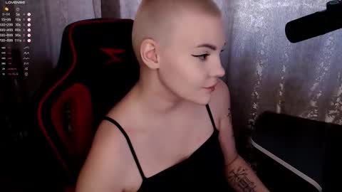 Snapshot of krisneal chatting on 01-18-26, 09:24 krisneal online show from 01-18-26, 09:24