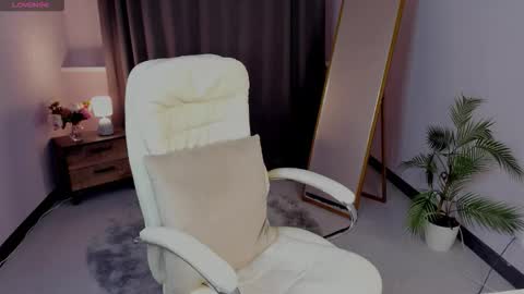 Snapshot of kriss_tean chatting on 02-26-26, 04:11 Kris online show from 02-26-26, 04:11