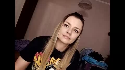 Snapshot of krisssexi chatting on 01-22-25, 09:46 KrissSexi online show from 01-22-25, 09:46