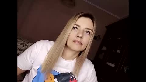 Snapshot of krisssexi chatting on 03-05-25, 05:50 KrissSexi online show from 03-05-25, 05:50