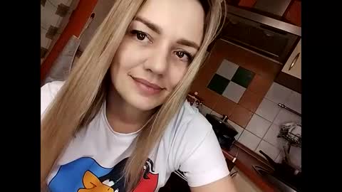 Snapshot of krisssexi chatting on 03-05-25, 09:15 KrissSexi online show from 03-05-25, 09:15