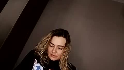 Snapshot of krisssexi chatting on 09-09-25, 10:42 KrissSexi online show from 09-09-25, 10:42