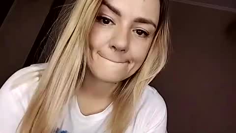 Snapshot of krisssexi chatting on 09-15-25, 04:56 KrissSexi online show from 09-15-25, 04:56