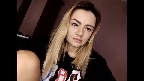 Snapshot of krisssexi chatting on 09-22-25, 04:36 KrissSexi online show from 09-22-25, 04:36