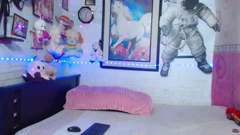 Snapshot of krisstal703358 chatting on 02-10-26, 01:43 krisstal703358 online show from 02-10-26, 01:43