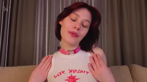 Snapshot of krissyhei chatting on 12-18-25, 01:11 Sarah online show from 12-18-25, 01:11