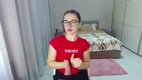 twitter    Annemarye 23 online show from 11-20-25, 06:24