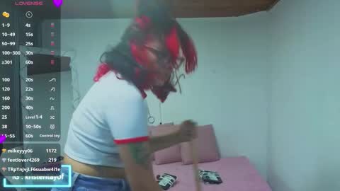 Snapshot of kristen_tay chatting on 10-25-25, 03:51 kristen_tay online show from 10-25-25, 03:51