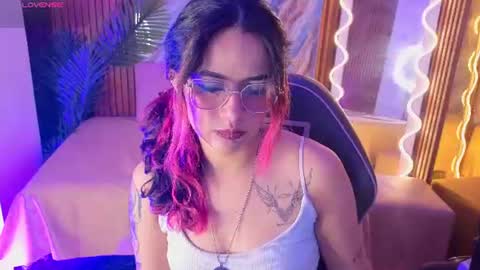 Snapshot of kristen_tay chatting on 06-12-26, 03:05 kristen_tay online show from 06-12-26, 03:05
