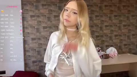 Snapshot of kristiancommes chatting on 06-11-26, 04:16 Alisa online show from 06-11-26, 04:16