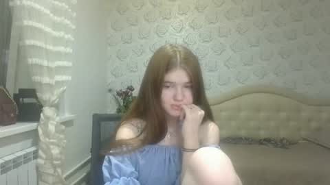 Snapshot of kristiancommes chatting on 07-20-26, 08:44 Alisa online show from 07-20-26, 08:44