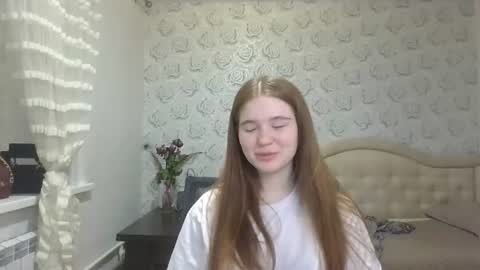 Snapshot of kristiancommes chatting on 07-21-26, 10:01 Alisa online show from 07-21-26, 10:01