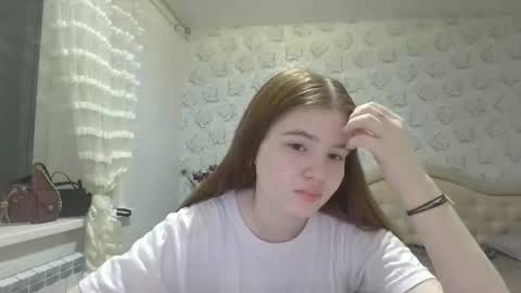 Snapshot of kristiancommes chatting on 07-22-26, 10:12 Alisa online show from 07-22-26, 10:12