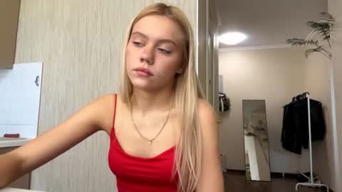 Snapshot of kristifelicien chatting on 06-11-26, 05:16 Blake online show from 06-11-26, 05:16