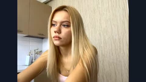 Snapshot of kristifelicien chatting on 06-13-26, 05:27 Blake online show from 06-13-26, 05:27