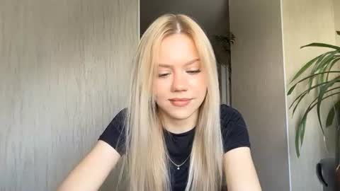 Snapshot of kristifelicien chatting on 06-27-26, 05:12 Blake online show from 06-27-26, 05:12