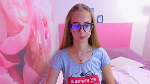 Snapshot of kristina_adel chatting on 10-09-25, 06:44 Kristina Adel online show from 10-09-25, 06:44