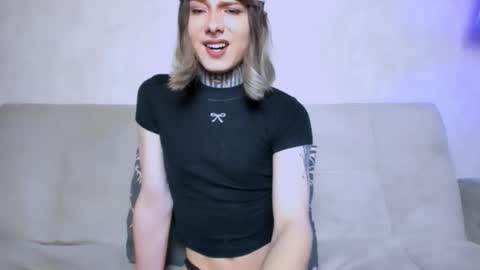 Snapshot of kristinaholland chatting on 02-20-26, 06:10 kristina online show from 02-20-26, 06:10