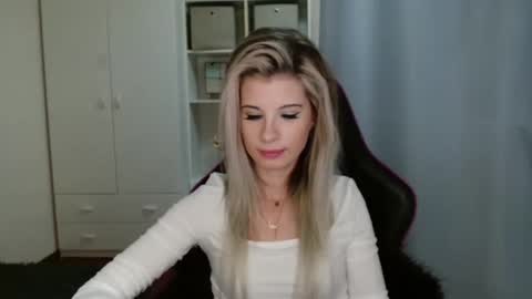 KristineAmore online show from 11-06-25, 07:48