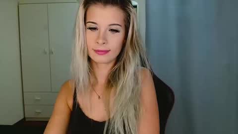 Snapshot of kristineamore chatting on 12-17-25, 03:29 KristineAmore online show from 12-17-25, 03:29