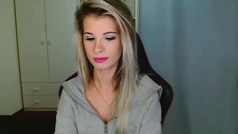 Snapshot of kristineamore chatting on 12-18-25, 07:25 KristineAmore online show from 12-18-25, 07:25