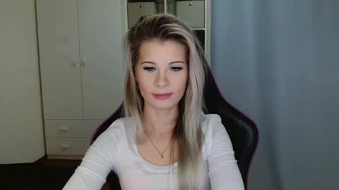 Snapshot of kristineamore chatting on 12-19-25, 08:10 KristineAmore online show from 12-19-25, 08:10