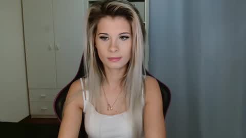 Snapshot of kristineamore chatting on 12-21-25, 08:10 KristineAmore online show from 12-21-25, 08:10