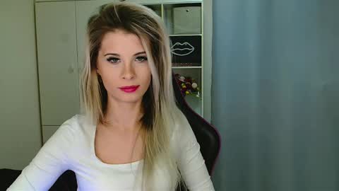 Snapshot of kristineamore chatting on 01-13-26, 07:35 KristineAmore online show from 01-13-26, 07:35