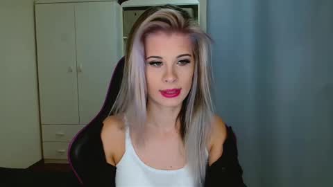 Snapshot of kristineamore chatting on 01-14-26, 07:14 KristineAmore online show from 01-14-26, 07:14