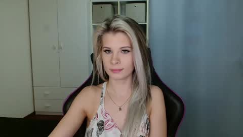 Snapshot of kristineamore chatting on 03-05-26, 07:37 KristineAmore online show from 03-05-26, 07:37