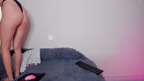 Snapshot of kristinesmith chatting on 02-17-25, 08:41 Kristi online show from 02-17-25, 08:41