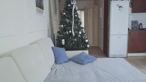 Snapshot of kristinesmith chatting on 12-15-25, 05:23 Kristi online show from 12-15-25, 05:23