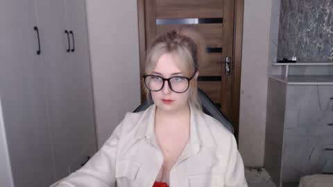 Snapshot of kristy_fran chatting on 01-15-26, 10:13 Kristy online show from 01-15-26, 10:13