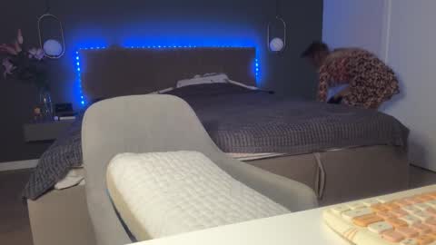 Snapshot of kristy_saint chatting on 10-14-25, 04:13 Kristi online show from 10-14-25, 04:13