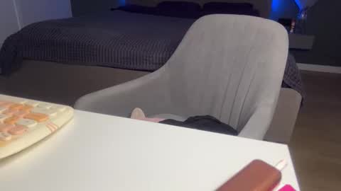 Kristi online show from 10-27-25, 05:22